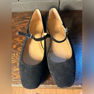 Black Crown Vintage Mary Jane flats